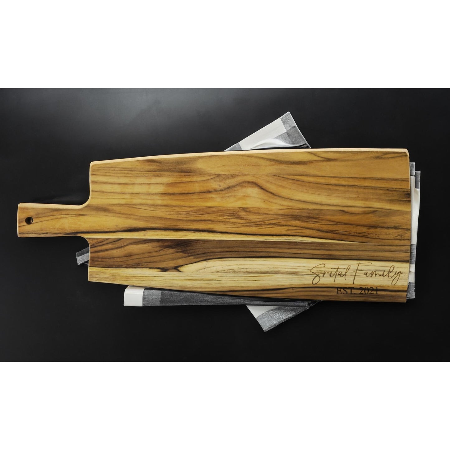 Engraved Monogram Cutting Board | Personalized Cutting Board | House Warming Gift | Wedding Gift | Personalized gift | Wall decor, Birthday